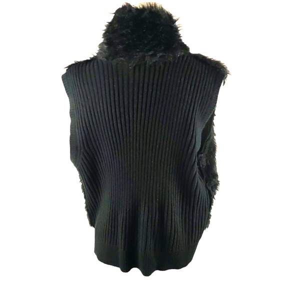 Arizona Jeans Jrs Plus Size 2X Black Fuzzy Zip Vest - Picture 4 of 7